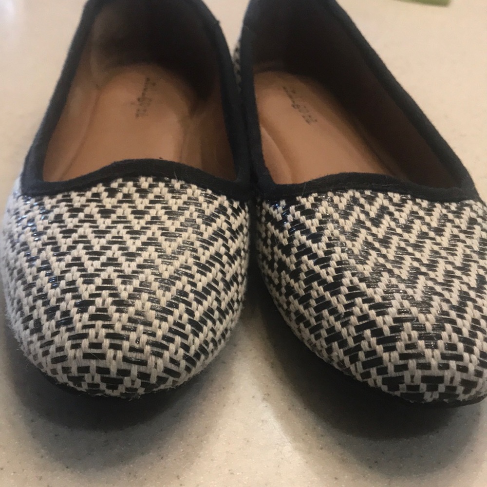 Black and White Indigo Rd Flats